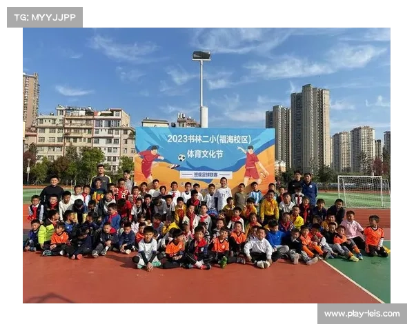 中超球星积极参与校园足球推广助力社区公益活动 中超球星积极参与校园足球推广助力社区公益活动